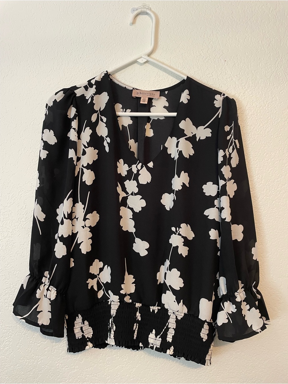 Philosophy Black and White Floral V-Neck Smocked-Hem Blouse